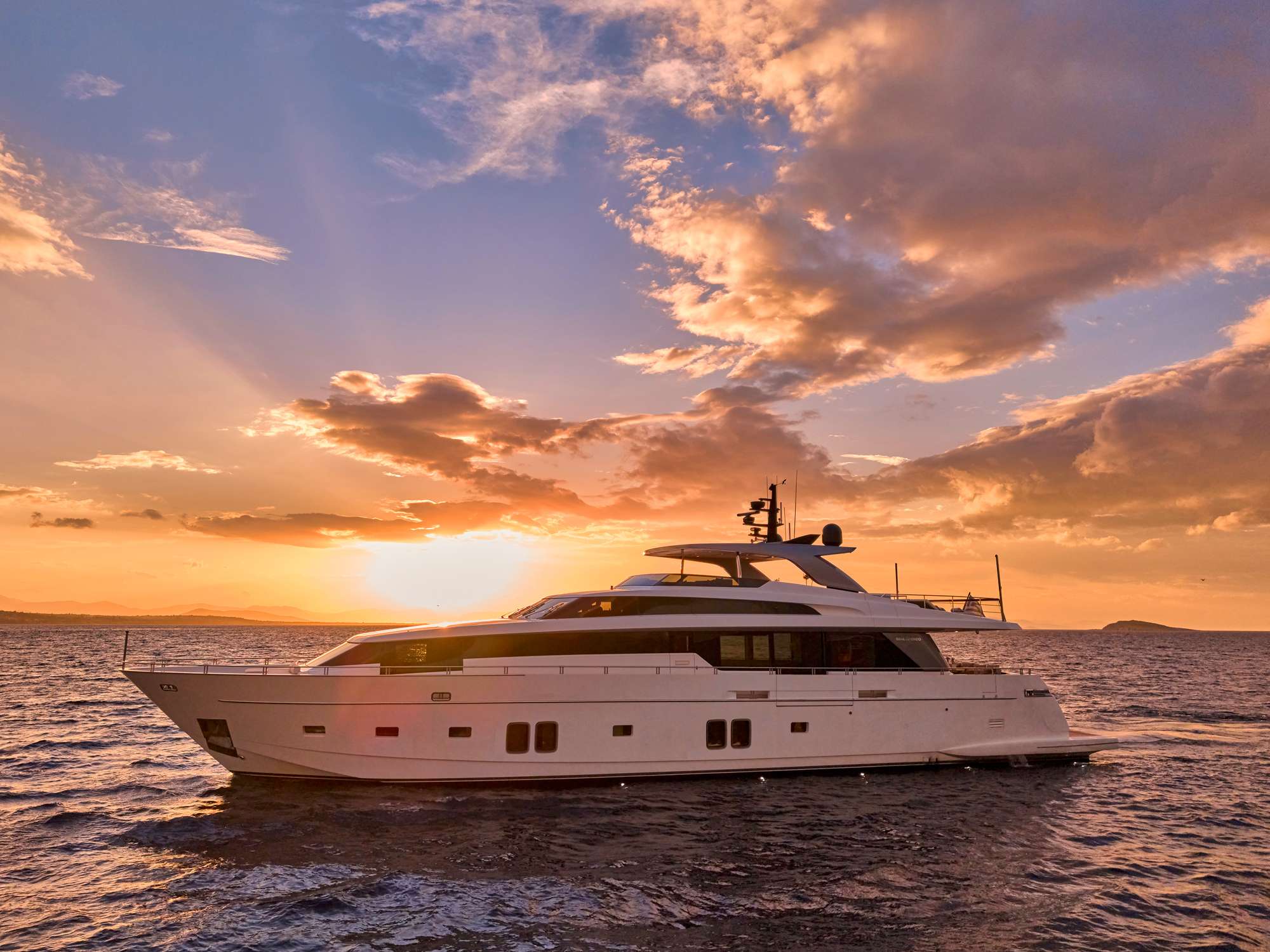 GOLDEN YACHT