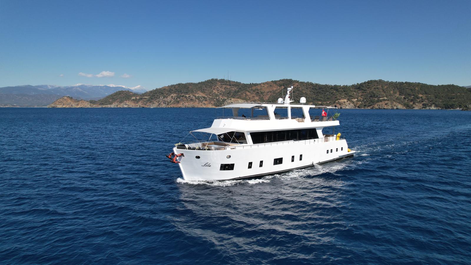 LILA TRAWLER