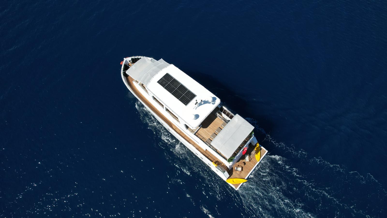 LILA TRAWLER