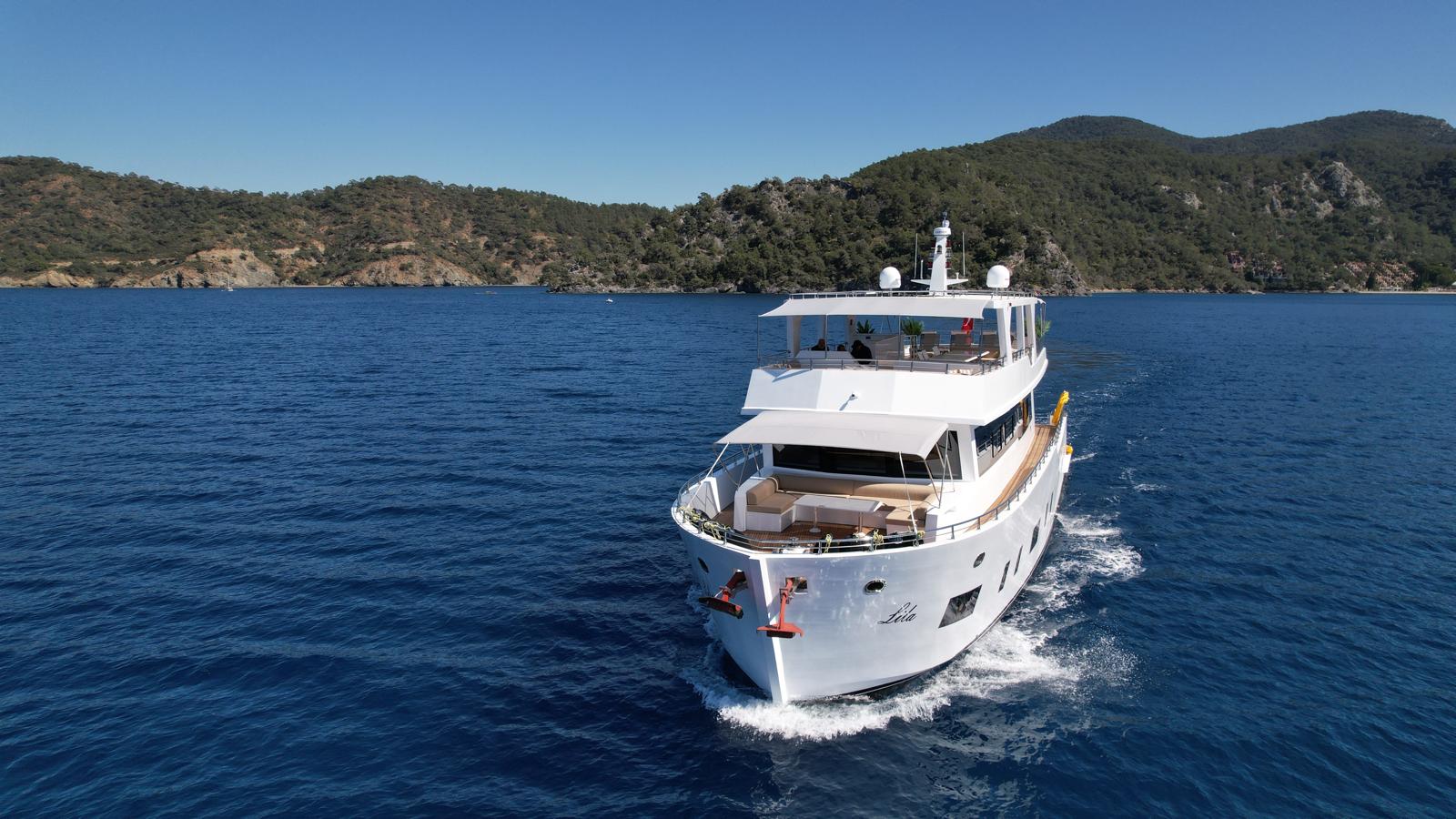 LILA TRAWLER