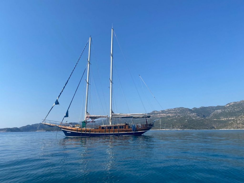 DORA DENIZ