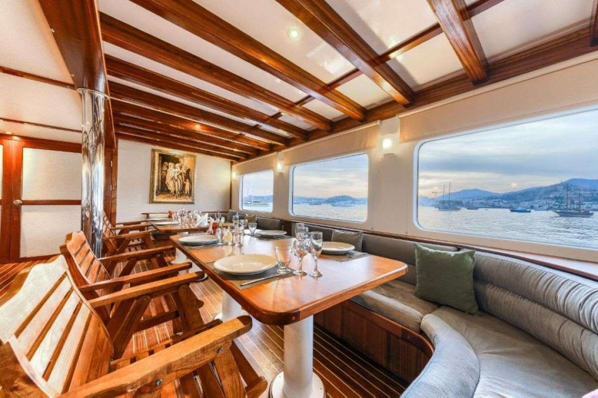 LOVE BOAT